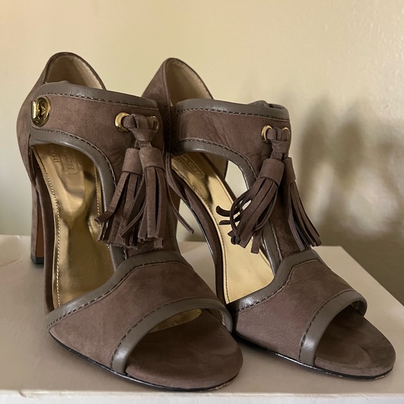 Coach heels 👠 worn once to a wedding. - Picture 1 of 6